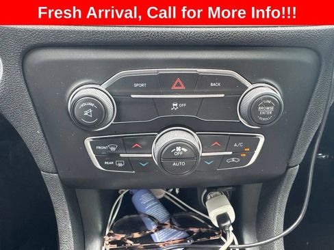 Used 2015 Dodge Charger SXT RWD image 8