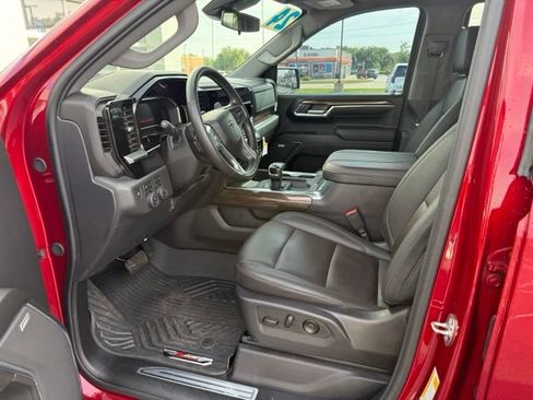 Used 2024 Chevrolet Silverado 1500 LT Trail Boss w/ Convenience Package II AWD/4WD image 7