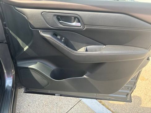 Used 2023 Nissan Rogue SV w/ SV Premium B Package FWD image 13
