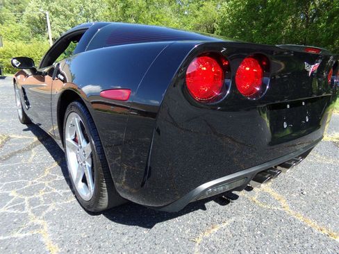 Used 2005 Chevrolet Corvette Coupe w/ Preferred Equipment Group RWD image 10