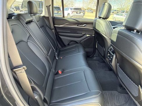 Used 2024 Jeep Grand Cherokee Limited image 9