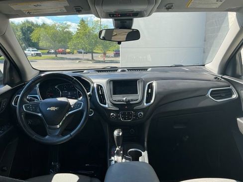 Used 2019 Chevrolet Equinox LT w/ Driver Convenience Package FWD image 2