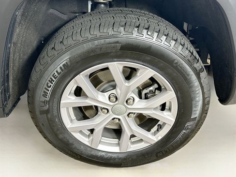 Used 2022 Jeep Grand Cherokee L Limited image 11