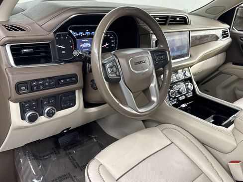 Used 2021 GMC Yukon XL Denali w/ Denali Premium Package image 7