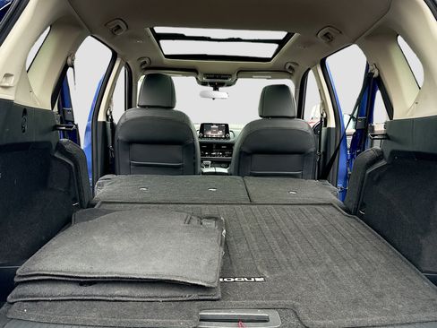 Used 2021 Nissan Rogue SV w/ Premium Package image 7