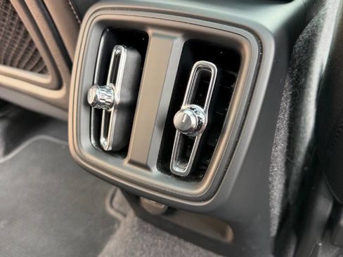 Used 2020 Volvo XC40 T5 R-Design image 20