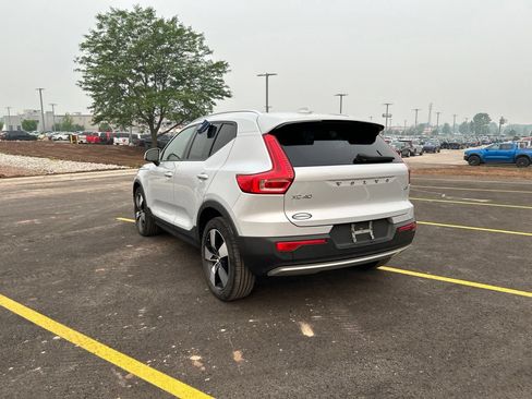 Used 2022 Volvo XC40 T5 Momentum w/ Premium Package AWD/4WD image 9