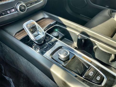 Used 2023 Volvo XC60 B5 Ultimate w/ Climate Package image 22