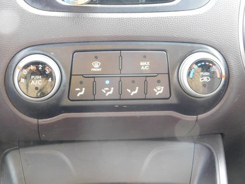 Used 2011 Hyundai Tucson GLS image 13