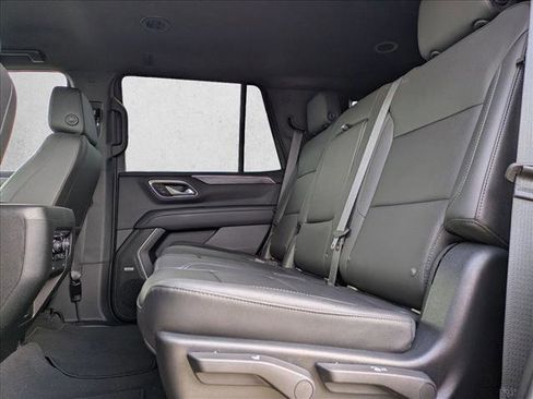 Used 2022 Chevrolet Tahoe Z71 w/ Z71 Off-Road Package AWD/4WD image 18