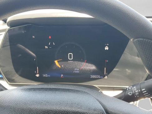 Used 2025 Chevrolet Trax LT FWD image 21