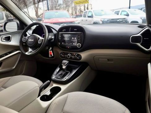 Used 2025 Kia Soul LX image 10