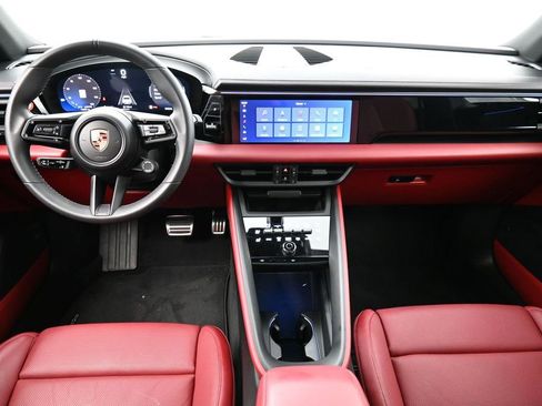 Certified 2025 Porsche Macan 4S Electric AWD/4WD image 6