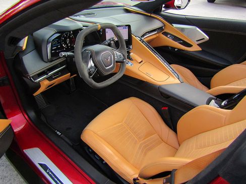 Used 2023 Chevrolet Corvette Stingray Premium Conv w/ Z51 Performance Package RWD image 10