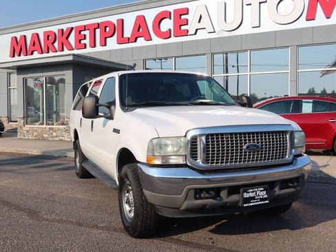 Used 2004 Ford Excursion XLT image 3