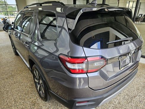 Used 2024 Honda Pilot Touring image 5
