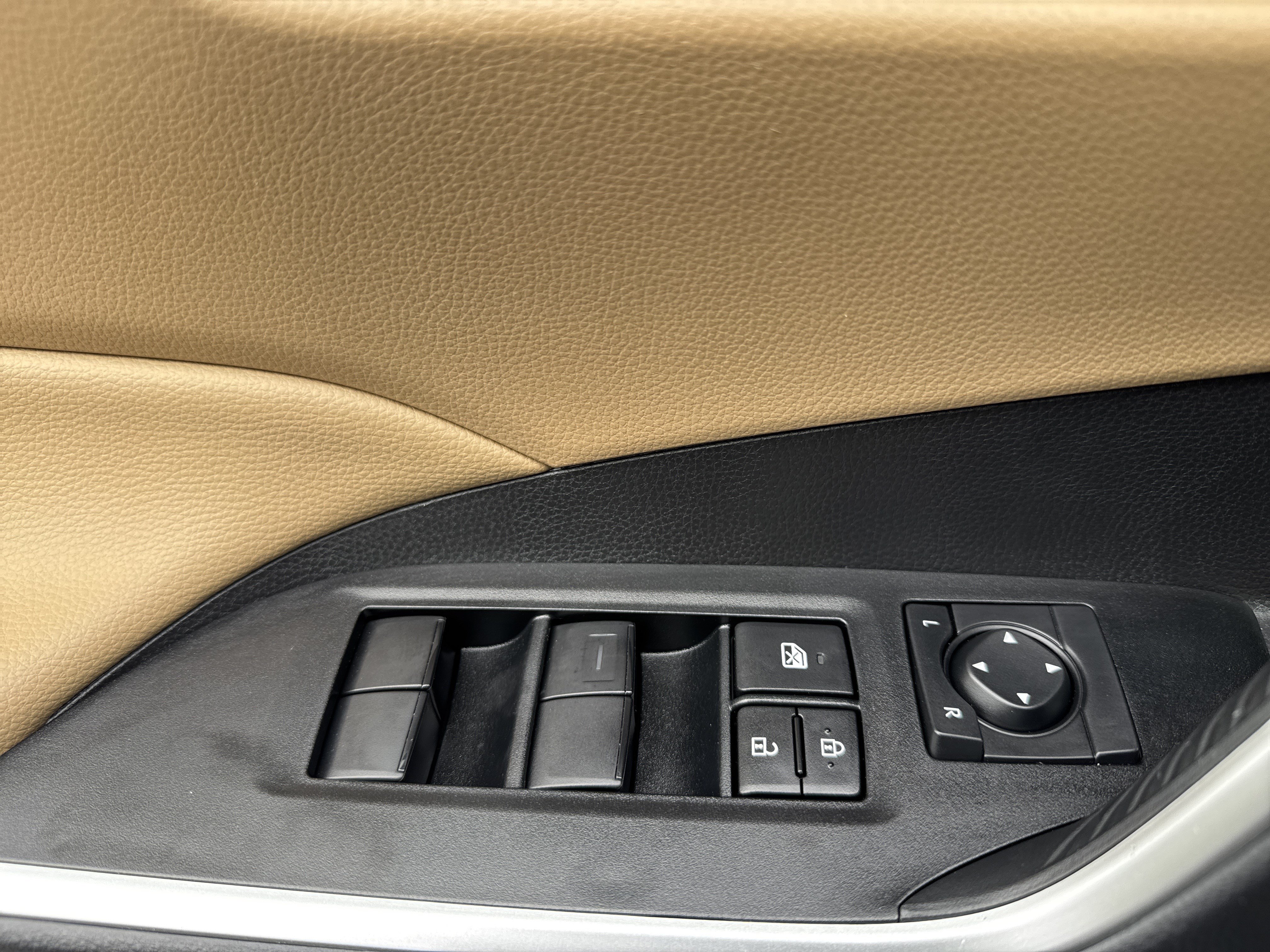 Used 2025 Toyota RAV4 LE FWD image 15