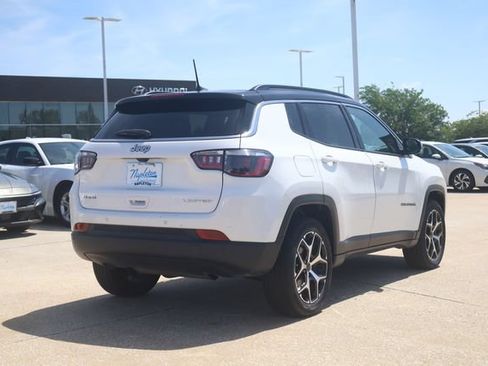 Used 2025 Jeep Compass Limited AWD/4WD image 5