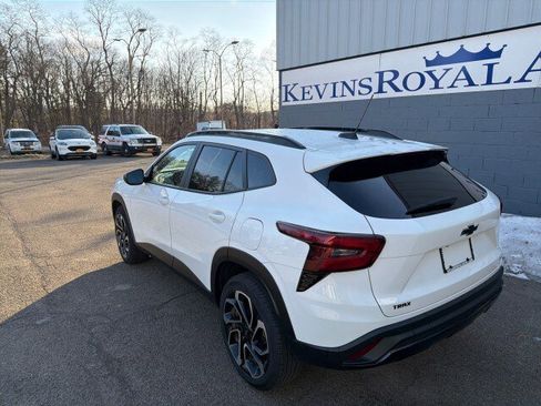 Used 2024 Chevrolet Trax RS w/ Driver Confidence Package image 8