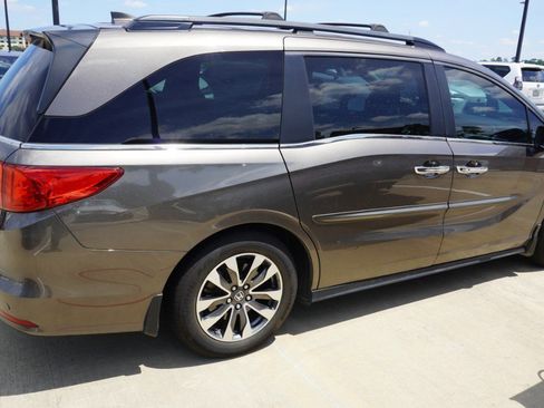 Used 2021 Honda Odyssey EX-L image 4