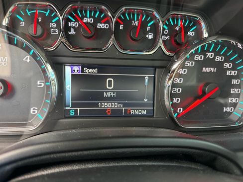 Used 2018 Chevrolet Suburban LT image 15