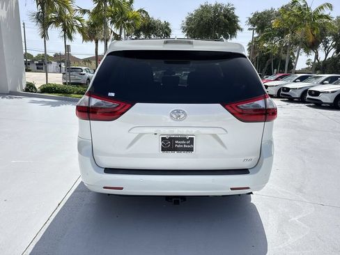 Used 2020 Toyota Sienna XLE w/ XLE Navigation Package FWD image 2