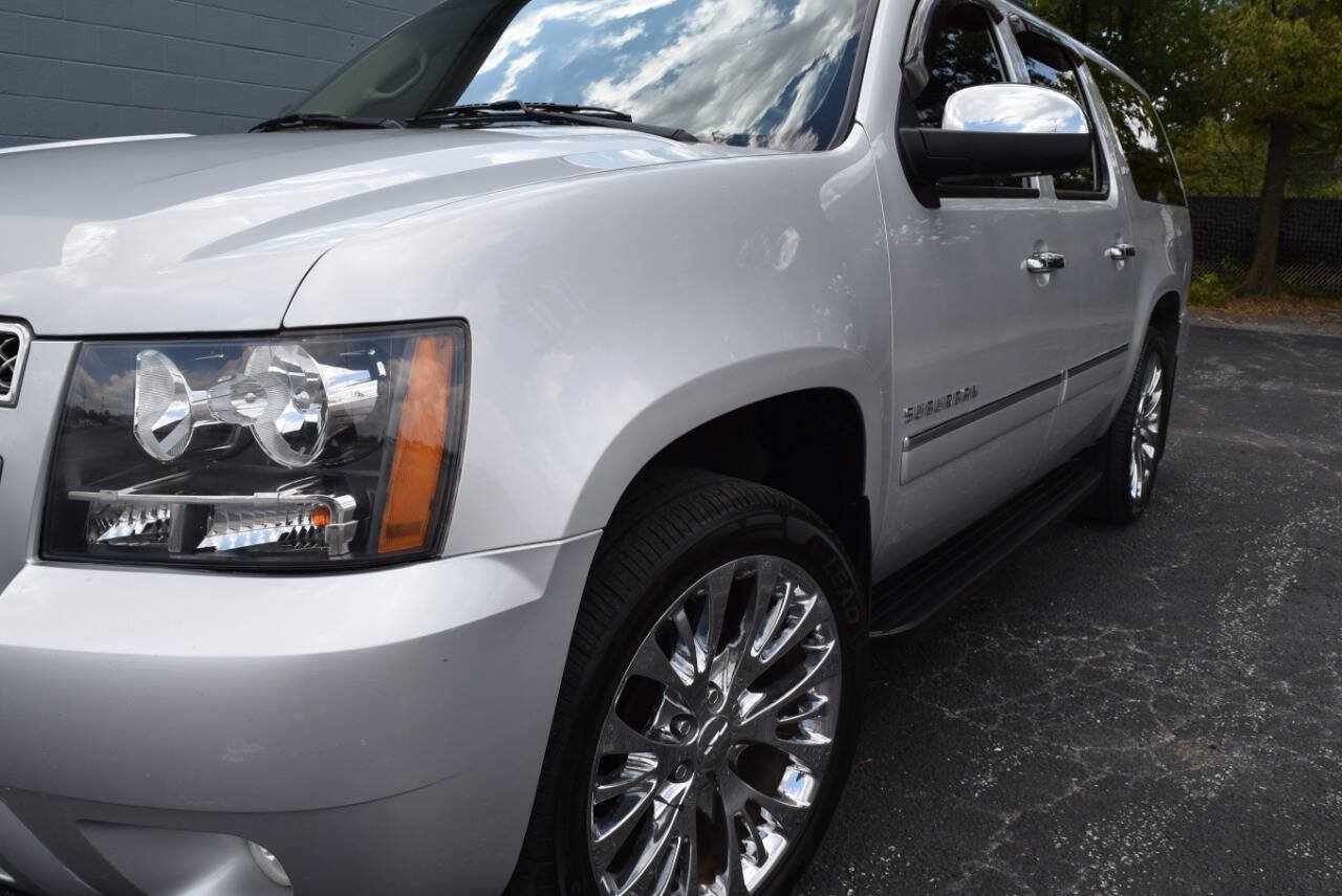 Used 2014 Chevrolet Suburban LTZ RWD image 6