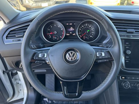Certified 2021 Volkswagen Tiguan SE w/ Panoramic Sunroof Package image 20