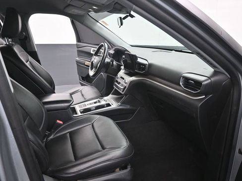 Used 2020 Ford Explorer XLT w/ Equipment Group 202A image 26