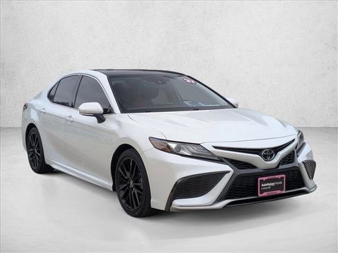 Used 2021 Toyota Camry XSE image 3