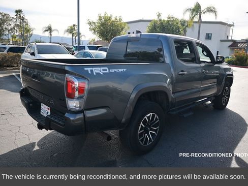 Used 2022 Toyota Tacoma TRD Sport w/ Technology Package image 5