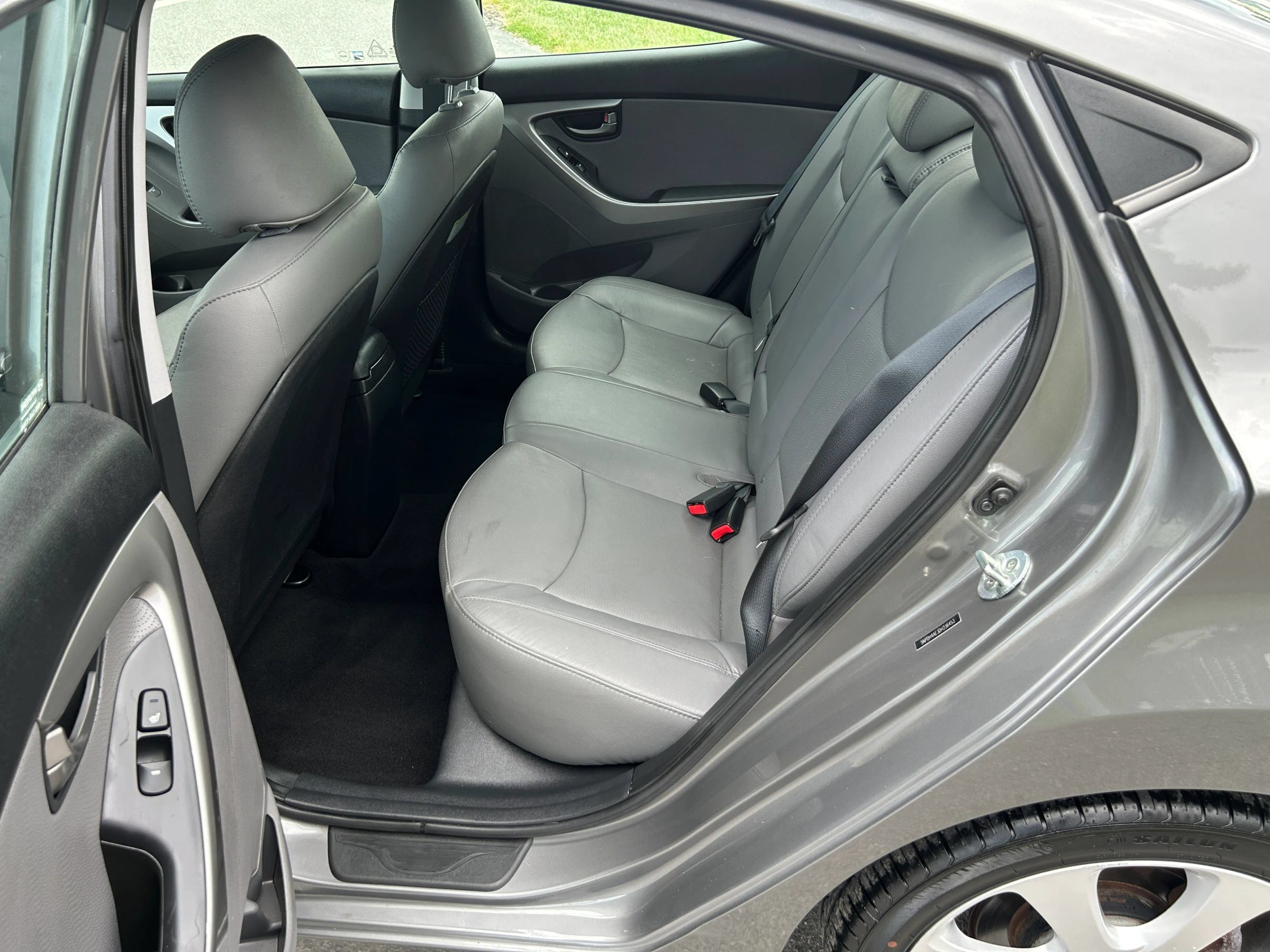 Used 2013 Hyundai Elantra Limited FWD image 12