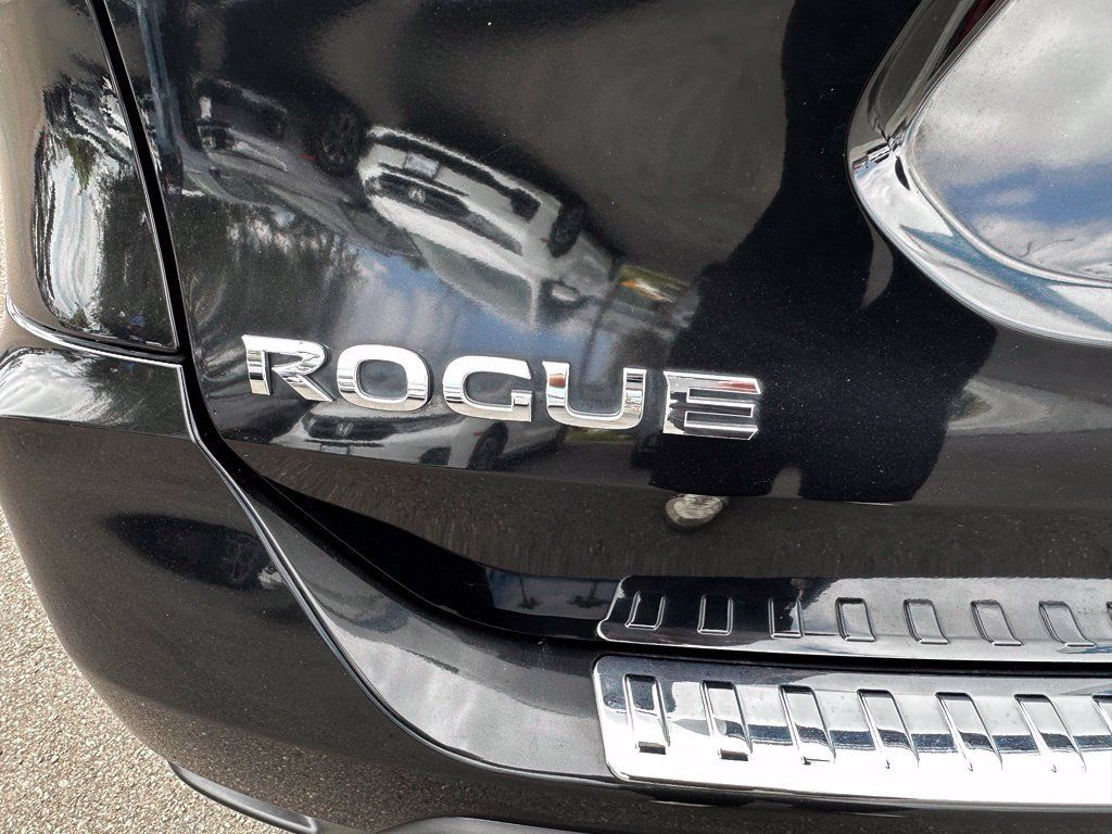 Used 2018 Nissan Rogue SV FWD image 8