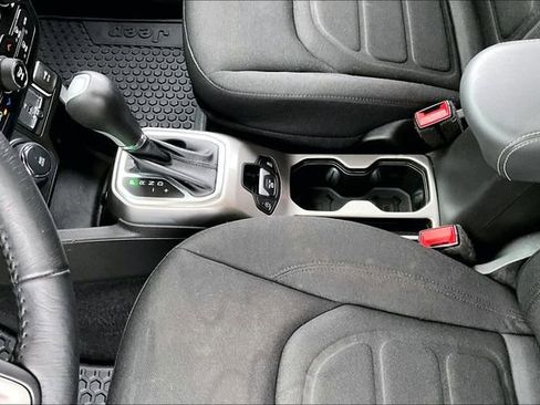 Used 2022 Jeep Renegade Latitude image 17