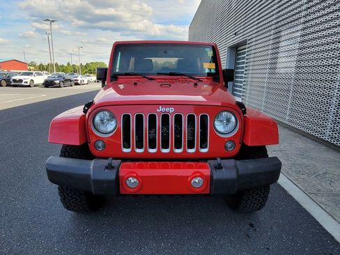 Used 2016 Jeep Wrangler Unlimited Sahara w/ Dual Top Group AWD/4WD image 12