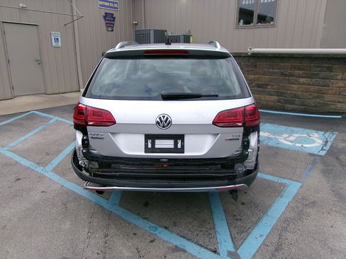 Used 2017 Volkswagen Golf Alltrack SE AWD/4WD image 2