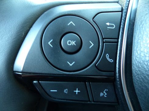 Used 2024 Toyota Venza Limited image 24