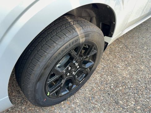 New 2026 Ford Maverick Lobo image 8