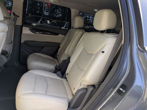 Used 2022 Cadillac XT6 Premium Luxury w/ Technology Package FWD image 15