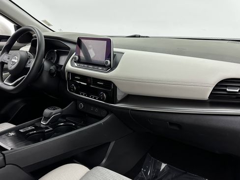 Used 2021 Nissan Rogue SV image 34