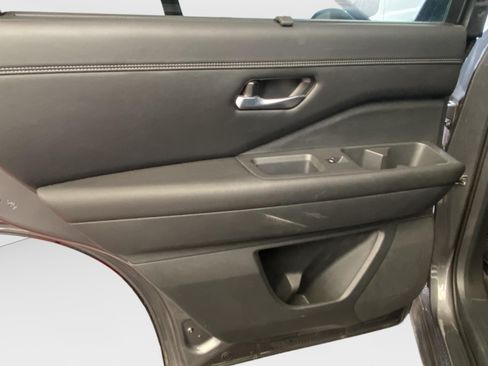 Used 2022 Nissan Pathfinder Platinum w/ Cargo Package AWD/4WD image 17