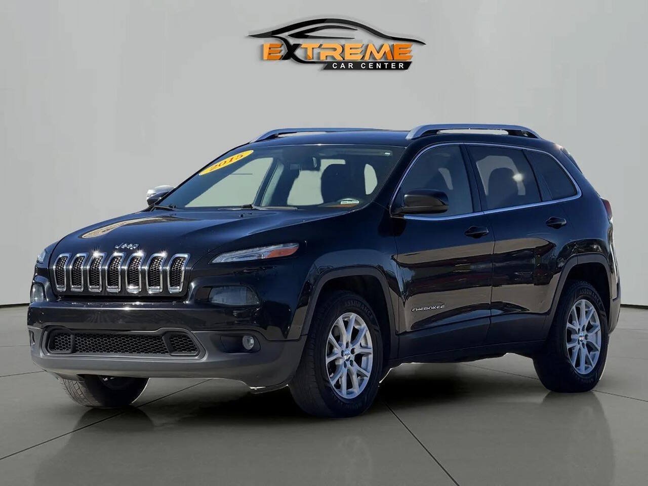 Used 2015 Jeep Cherokee Latitude w/ Cold Weather Group AWD/4WD image 1