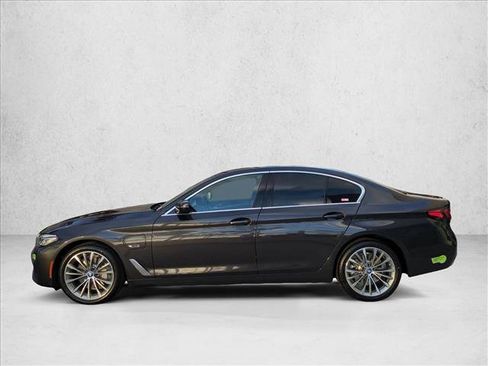 Used 2023 BMW 530e w/ Convenience Package image 9