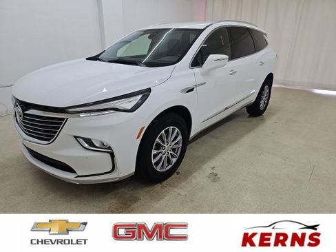 Used 2023 Buick Enclave Essence w/ LPO, Floor Liner Package FWD image 1