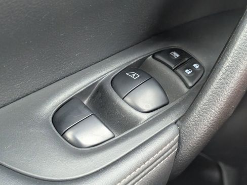 Used 2019 Nissan Rogue SV FWD image 14