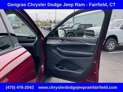 Certified 2023 Jeep Grand Cherokee Limited w/ Luxury Tech Group II AWD/4WD image 9