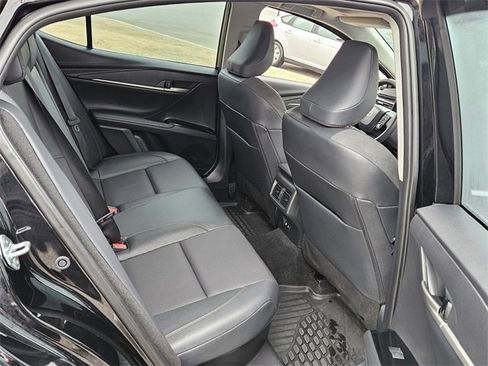 Used 2025 Toyota Camry XLE image 14