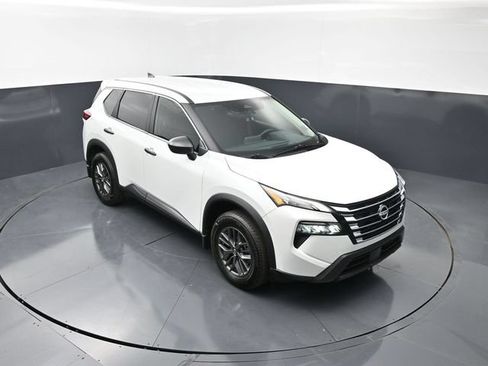 Used 2025 Nissan Rogue S FWD image 15