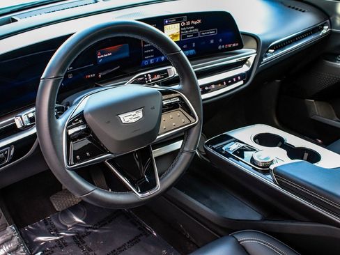 Used 2024 Cadillac Lyriq Tech image 16