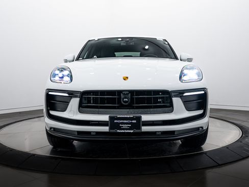 Certified 2025 Porsche Macan image 10